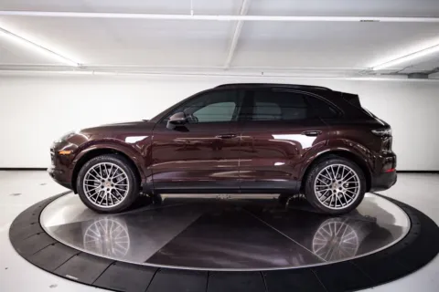 More photos of 2022 Porsche Cayenne Platinum Edition at Porsche Austin, TX