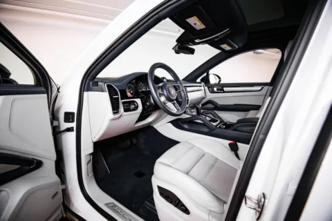 More photos of 2023 Porsche Cayenne Platinum Edition at Porsche Austin, TX