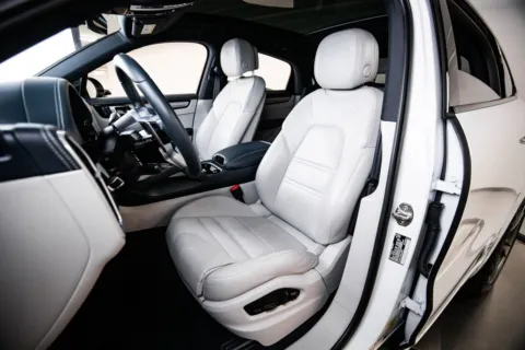 More photos of 2023 Porsche Cayenne Platinum Edition at Porsche Austin, TX