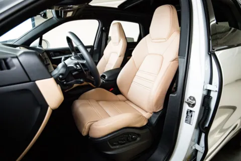 More photos of 2025 Porsche Cayenne at Porsche Austin, TX