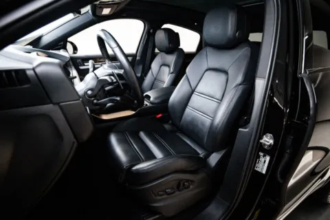 More photos of 2024 Porsche Cayenne Coupe at Porsche Austin, TX