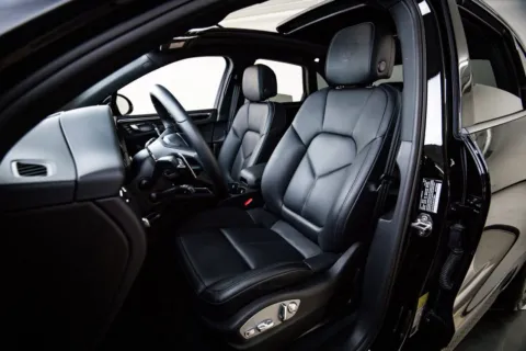 More photos of 2025 Porsche Macan at Porsche Austin, TX