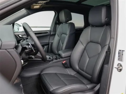 More photos of 2025 Porsche Macan at Porsche Austin, TX