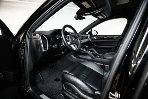 More photos of 2023 Porsche Cayenne at Porsche Austin, TX