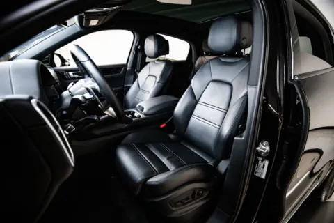 More photos of 2023 Porsche Cayenne at Porsche Austin, TX