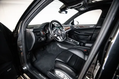 More photos of 2021 Porsche Macan Turbo at Porsche Austin, TX