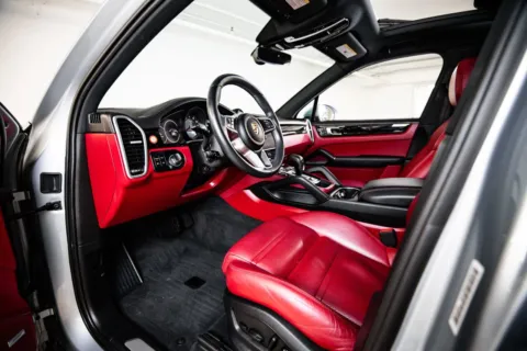 More photos of 2023 Porsche Cayenne at Porsche Austin, TX