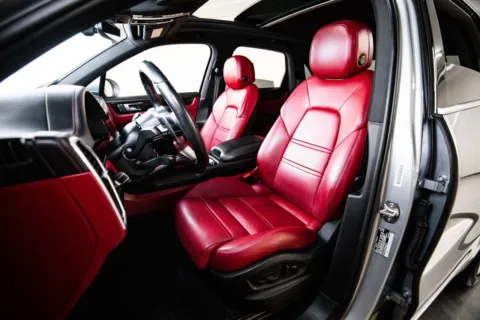 More photos of 2023 Porsche Cayenne at Porsche Austin, TX