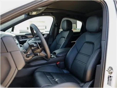 More photos of 2025 Porsche Cayenne Coupe at Porsche Austin, TX