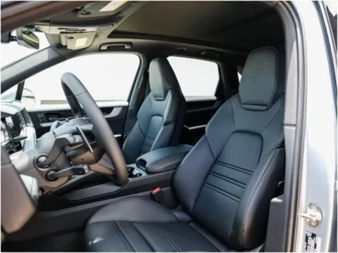 More photos of 2025 Porsche Cayenne at Porsche Austin, TX