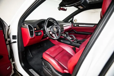 More photos of 2023 Porsche Cayenne Platinum Edition at Porsche Austin, TX