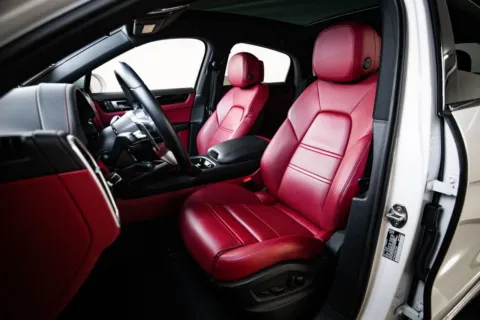 More photos of 2023 Porsche Cayenne at Porsche Austin, TX