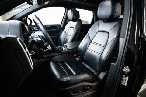 More photos of 2023 Porsche Cayenne at Porsche Austin, TX