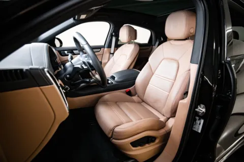 More photos of 2023 Porsche Cayenne Platinum Edition at Porsche Austin, TX