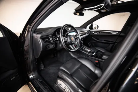 More photos of 2022 Porsche Macan at Porsche Austin, TX