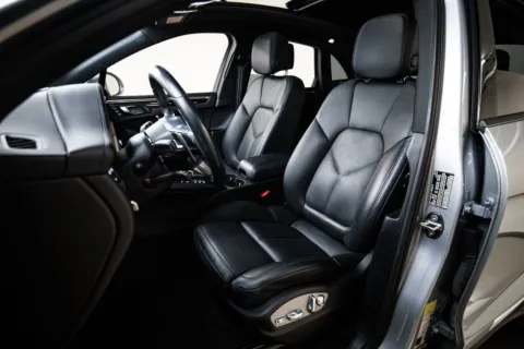 More photos of 2019 Porsche Macan at Porsche Austin, TX