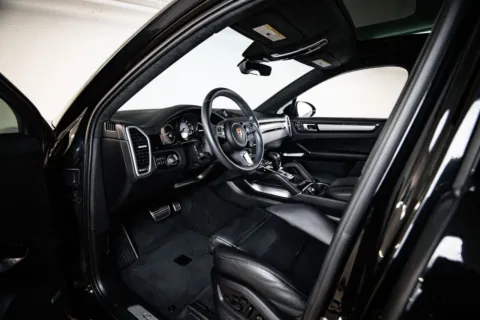 More photos of 2023 Porsche Cayenne Turbo at Porsche Austin, TX