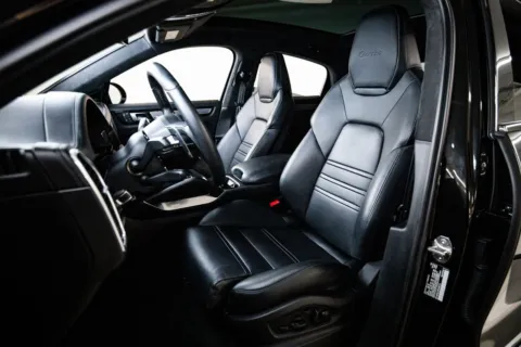 More photos of 2023 Porsche Cayenne Turbo at Porsche Austin, TX