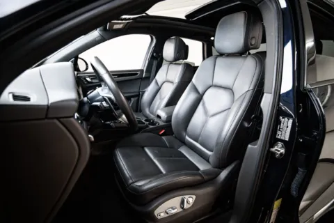 More photos of 2020 Porsche Macan at Porsche Austin, TX
