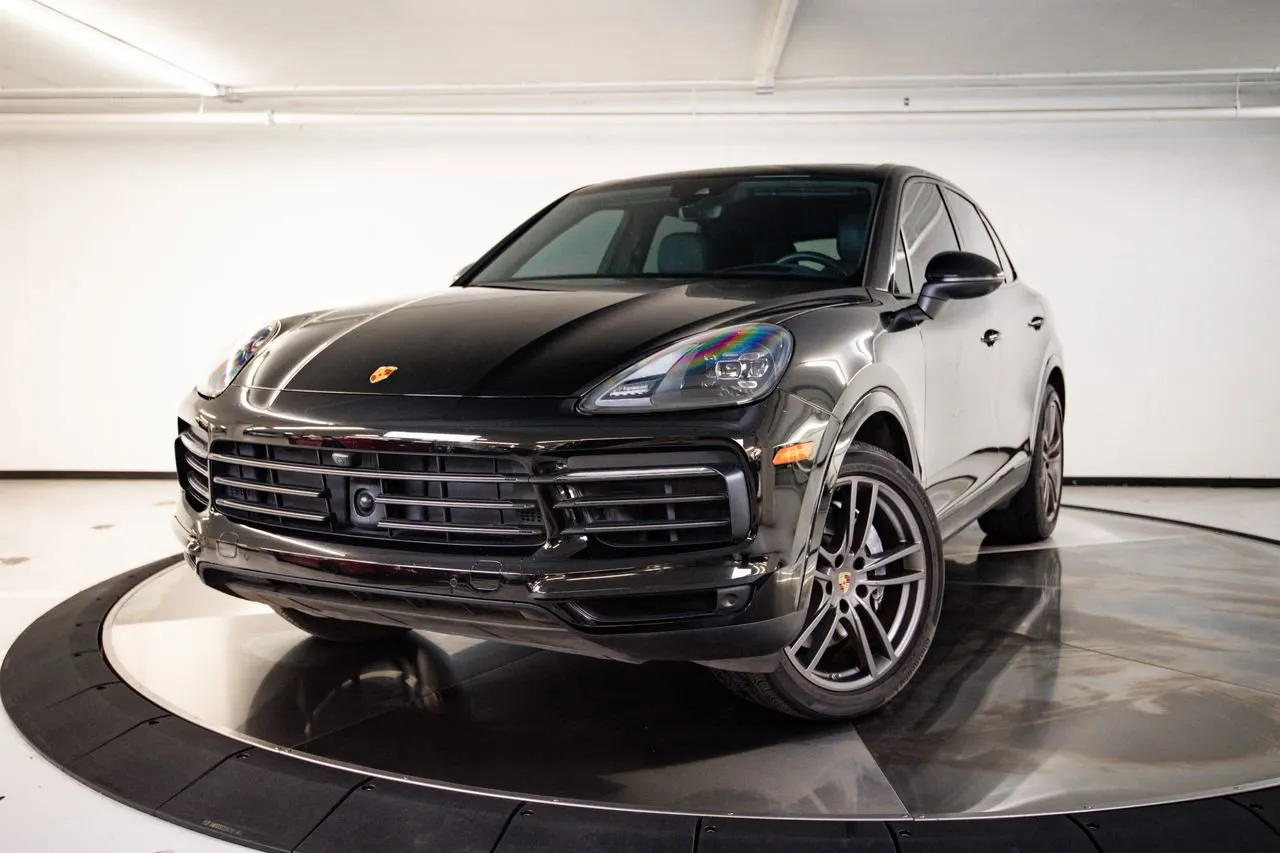 2023 Porsche Cayenne Platinum Edition's photo