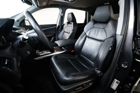 More photos of 2018 Acura MDX w/Technology Pkg at Porsche Austin, TX