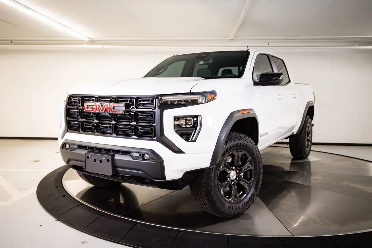 2023 GMC Canyon 4WD Elevation Crew Cab Short Box's photo