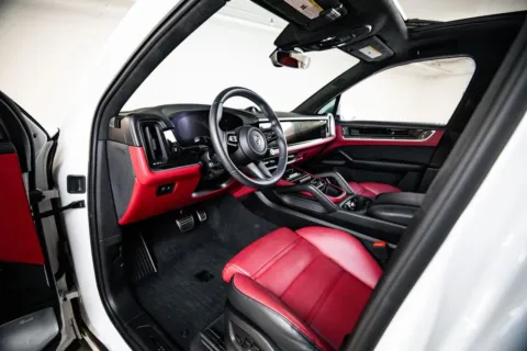 More photos of 2025 Porsche Cayenne Turbo E-Hybrid at Porsche Austin, TX