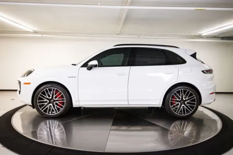 Photos of 2025 Porsche Cayenne Turbo E-Hybrid for sale in Austin, TX at Porsche Austin
