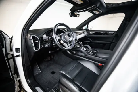 More photos of 2023 Porsche Cayenne at Porsche Austin, TX