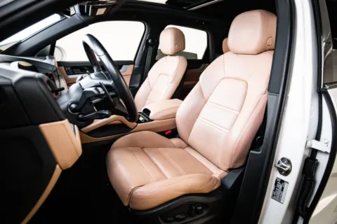 More photos of 2024 Porsche Cayenne at Porsche Austin, TX