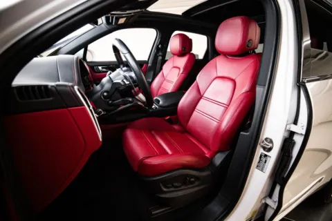 More photos of 2023 Porsche Cayenne at Porsche Austin, TX