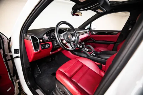 More photos of 2023 Porsche Cayenne at Porsche Austin, TX