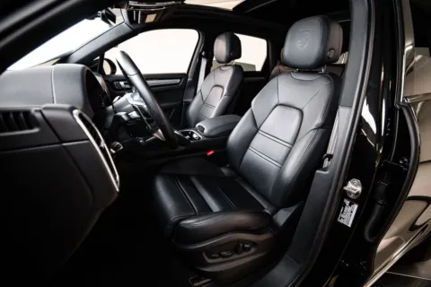 More photos of 2023 Porsche Cayenne Platinum Edition at Porsche Austin, TX