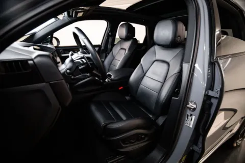 More photos of 2024 Porsche Cayenne at Porsche Austin, TX