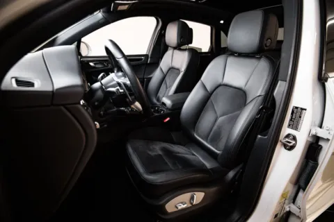 More photos of 2021 Porsche Macan at Porsche Austin, TX