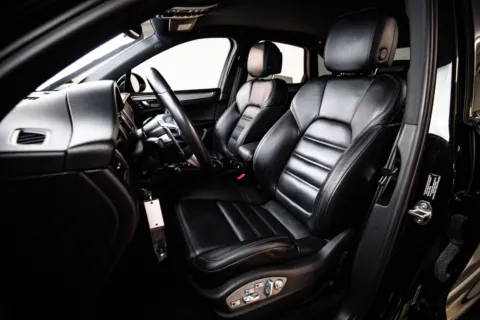 More photos of 2016 Porsche Macan S at Porsche Austin, TX