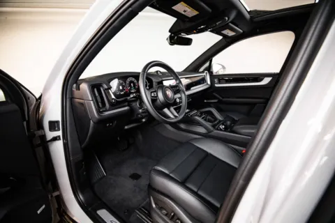 More photos of 2025 Porsche Cayenne E-Hybrid at Porsche Austin, TX