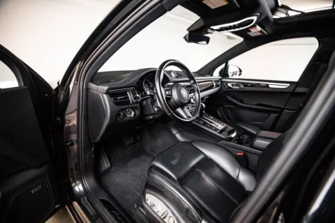 More photos of 2024 Porsche Macan at Porsche Austin, TX