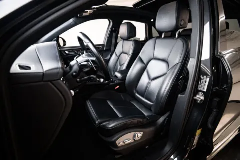 More photos of 2024 Porsche Macan at Porsche Austin, TX
