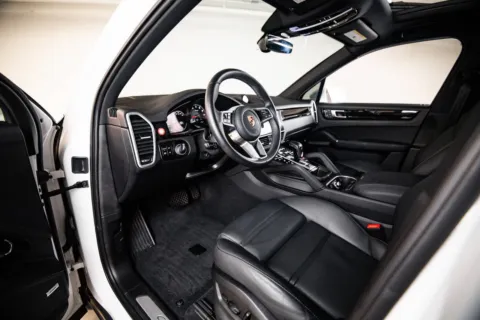 More photos of 2023 Porsche Cayenne at Porsche Austin, TX