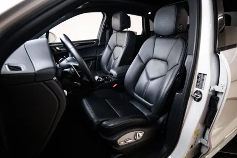 More photos of 2023 Porsche Macan at Porsche Austin, TX