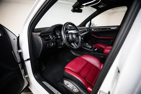 More photos of 2023 Porsche Macan S at Porsche Austin, TX