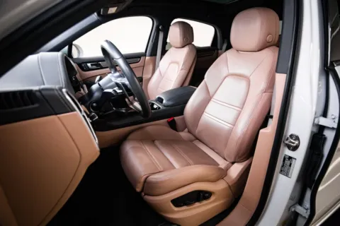More photos of 2023 Porsche Cayenne Platinum Edition at Porsche Austin, TX