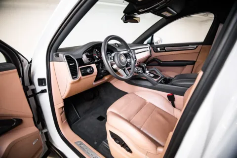 More photos of 2023 Porsche Cayenne Platinum Edition at Porsche Austin, TX