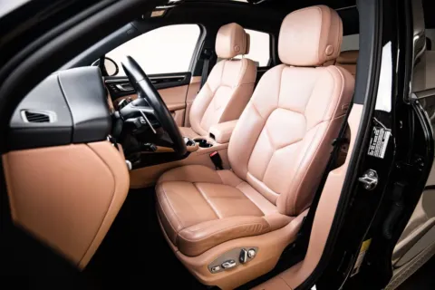 More photos of 2023 Porsche Macan at Porsche Austin, TX