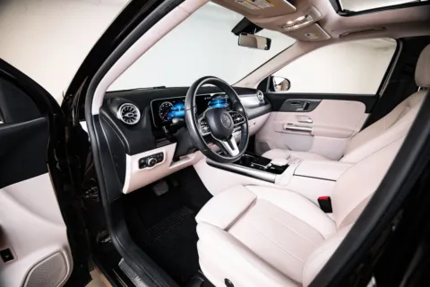 More photos of 2021 Mercedes-Benz GLA 250 at Porsche Austin, TX