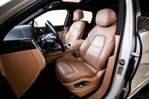 More photos of 2019 Porsche Cayenne at Porsche Austin, TX