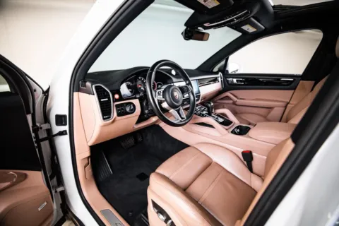 More photos of 2019 Porsche Cayenne at Porsche Austin, TX