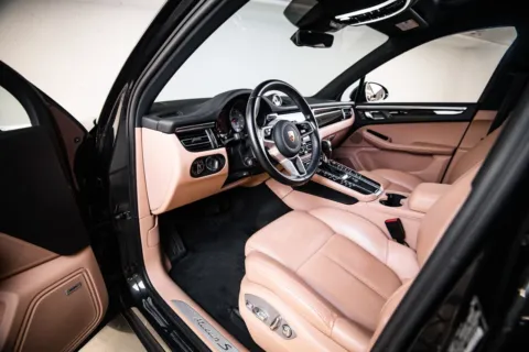 More photos of 2021 Porsche Macan S at Porsche Austin, TX