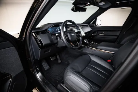 More photos of 2024 Land Rover Range Rover Sport Dynamic SE at Porsche Austin, TX